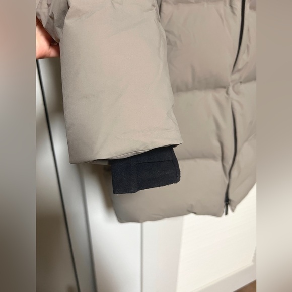Aritzia Super Puff2O - Picture 6 of 11